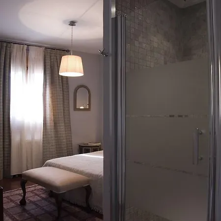 Almunia De San Miguel 2*