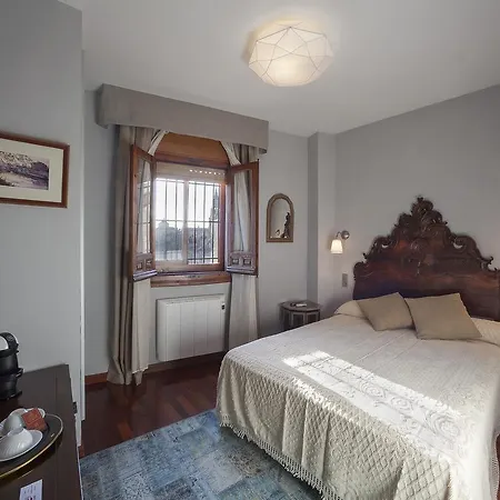 Almunia De San Miguel Apartmanhotel 2*