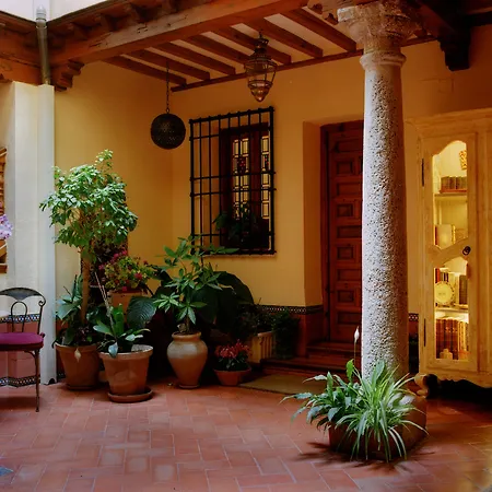 Almunia De San Miguel Apartmanhotel 2*